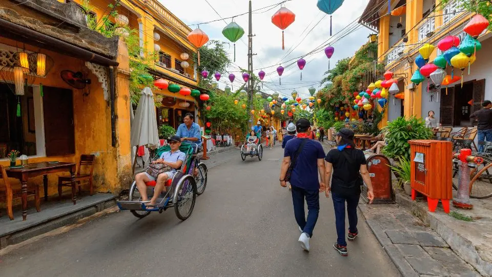 Hué - Col des Nuages - Lady Bouddha - Montagnes de Marbre - Hoi An
